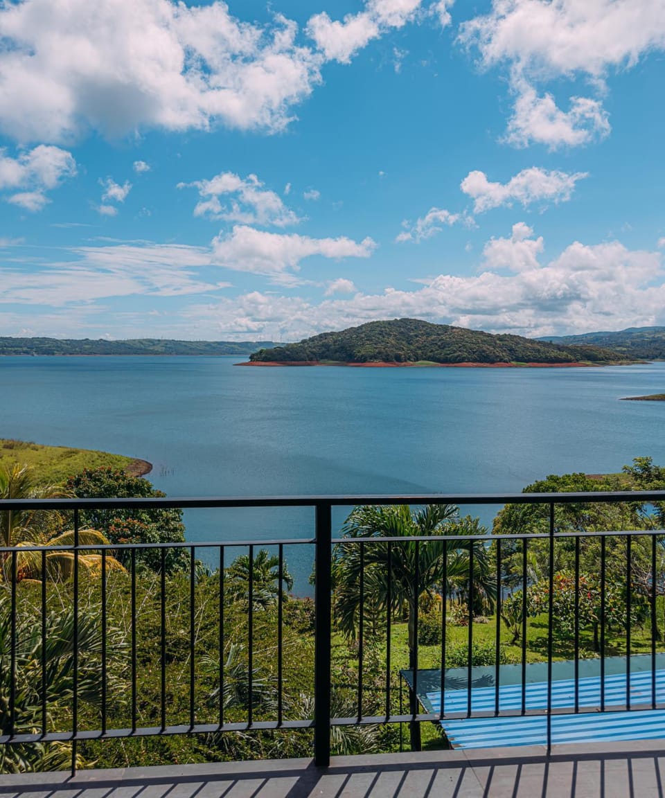 Tinajas Arenal Lakefront Lodge Hotel in Alajuela Province