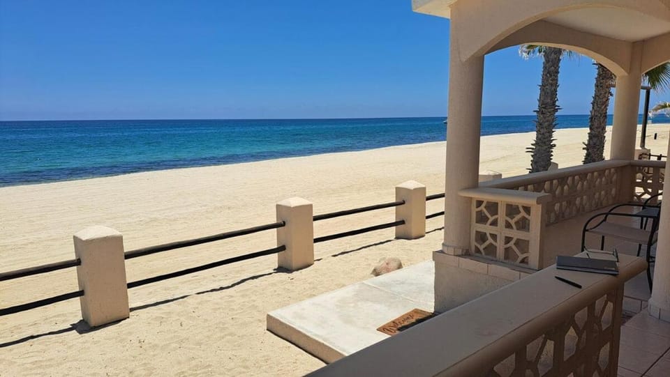 Lujosa casa a la orilla del mar y espectacular vista Villa in Baja California Sur