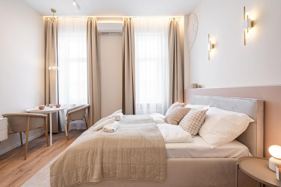 Bed, Photo of the whole room, Bedroom, towels, air conditioner