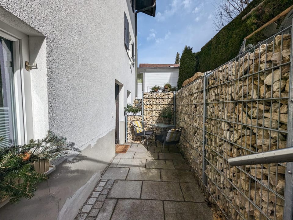 Property building, Day, Balcony/Terrace