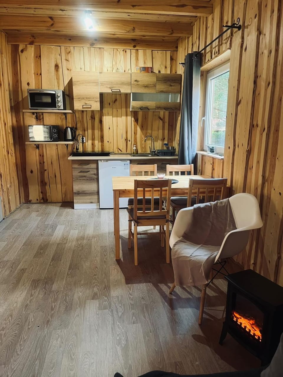 Kitchen or kitchenette, Living room, Dining area, pet friendly, stove