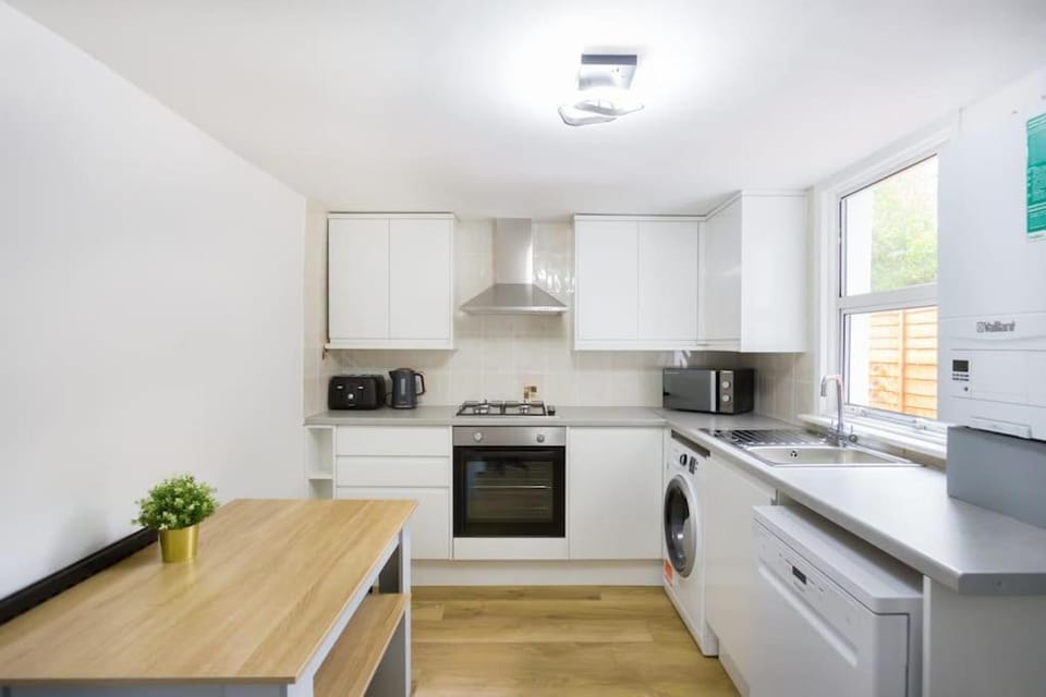 Two bedroom apartment in Dalston Apartment in London Borough of Hackney