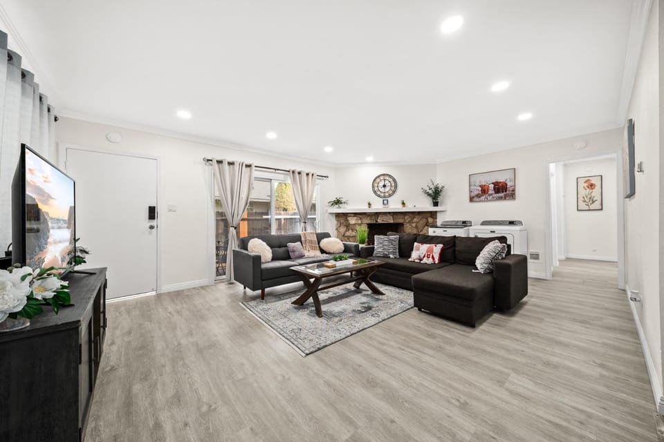 TV and multimedia, Living room, Seating area