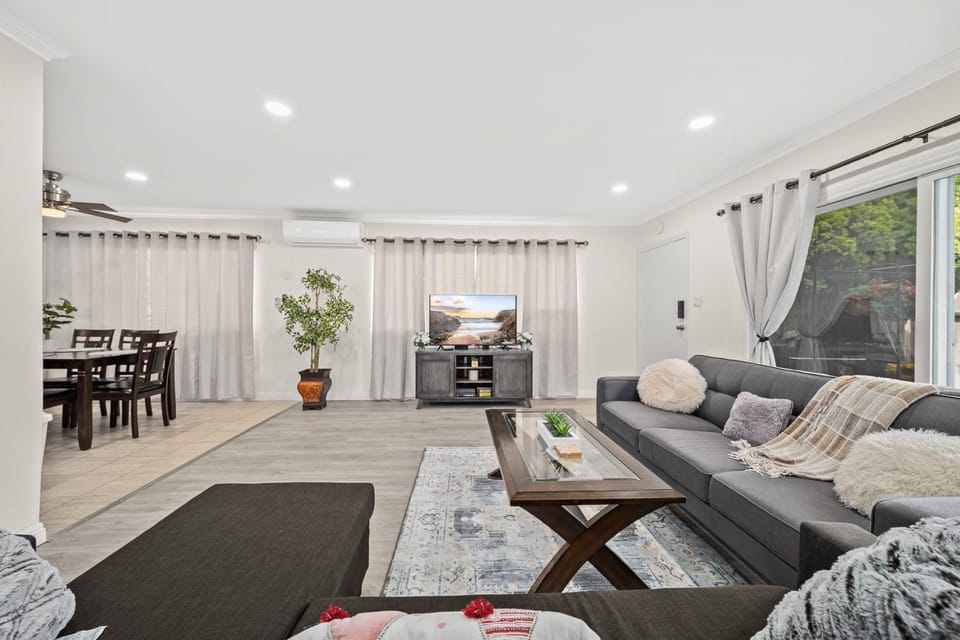 TV and multimedia, Living room, Seating area