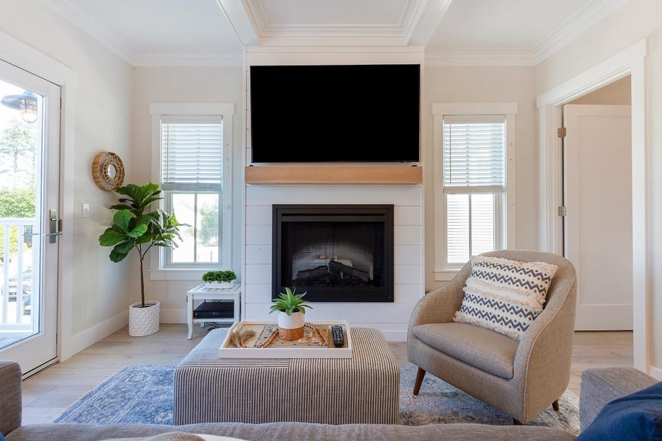 TV and multimedia, Living room, Seating area, fireplace