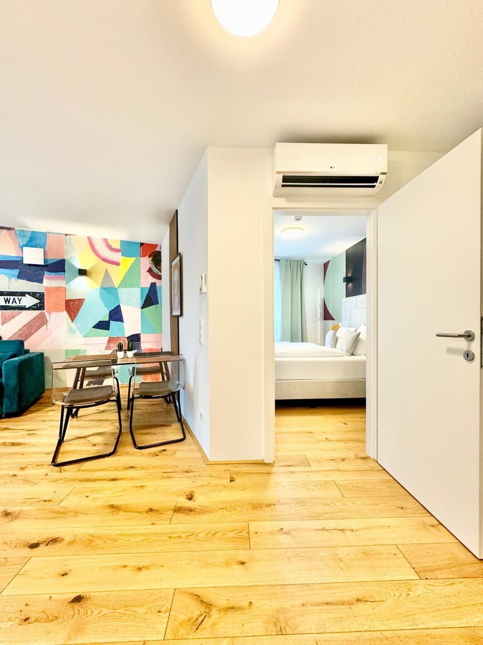 Bed, Living room, Photo of the whole room, Seating area, Bedroom