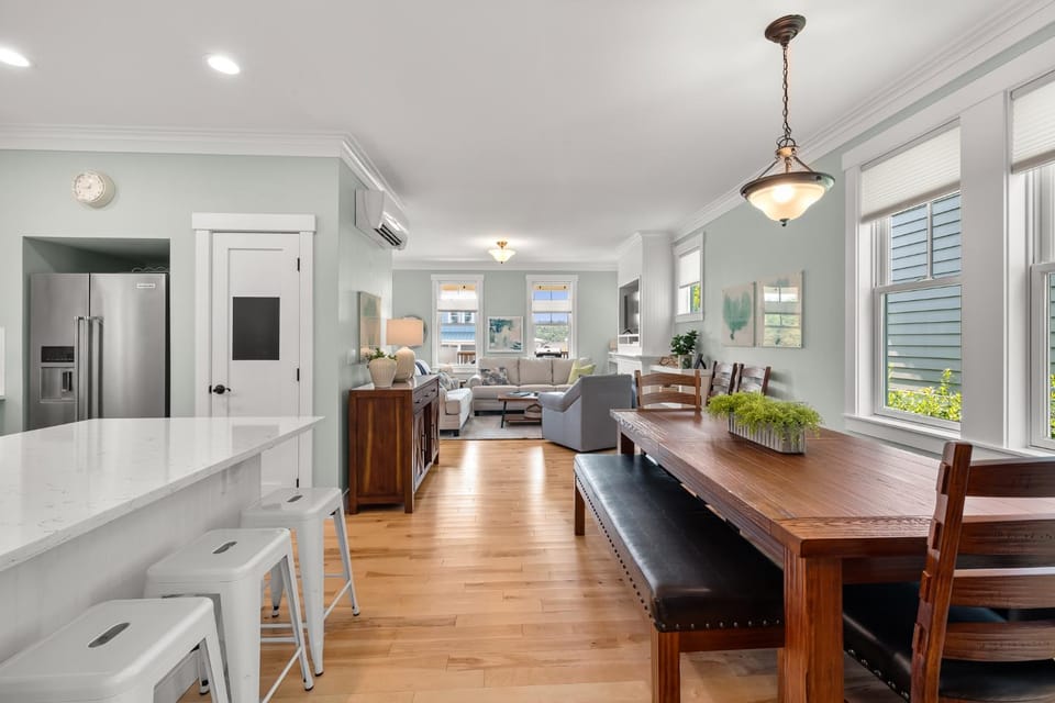 Kitchen or kitchenette, Living room, Dining area