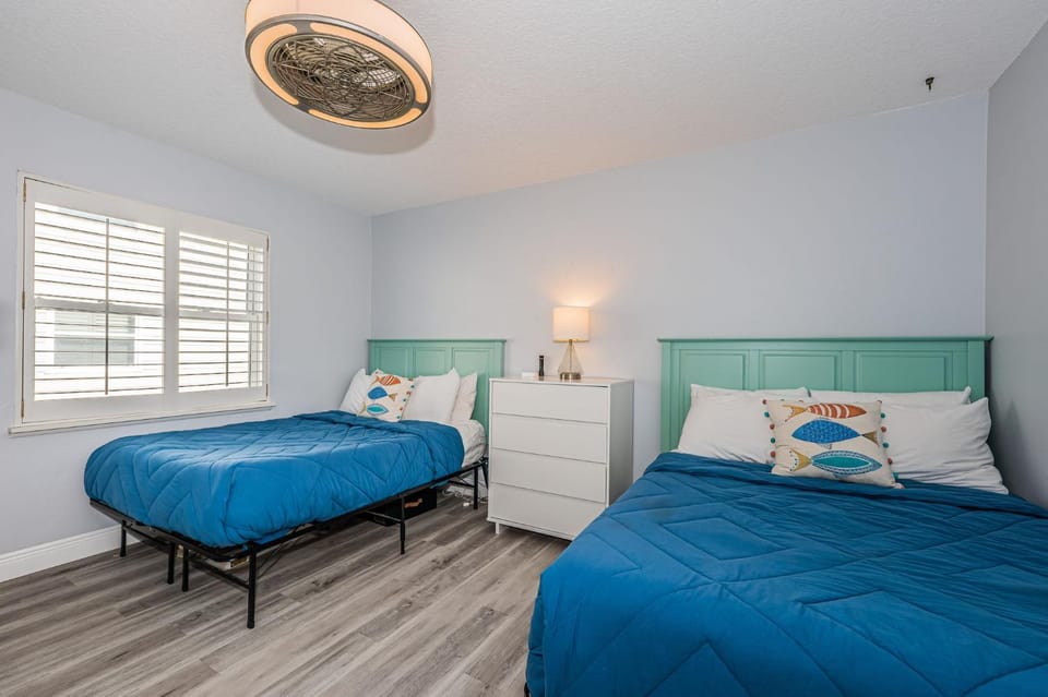 New Listing Stunning view Cypress Beachfront suite Apartment in Indian Rocks Beach