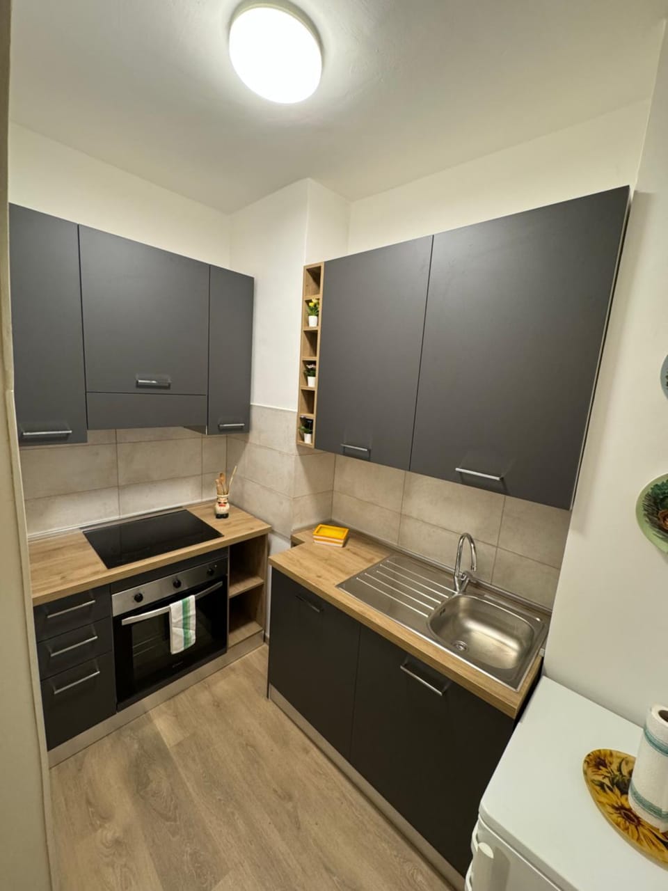 Kitchen or kitchenette, stove