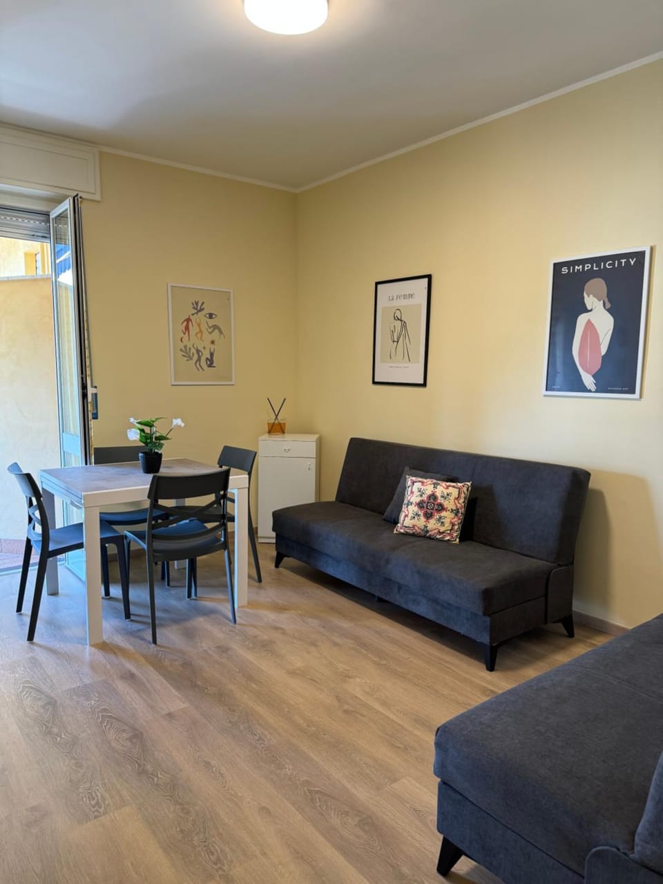 Living room, Seating area
