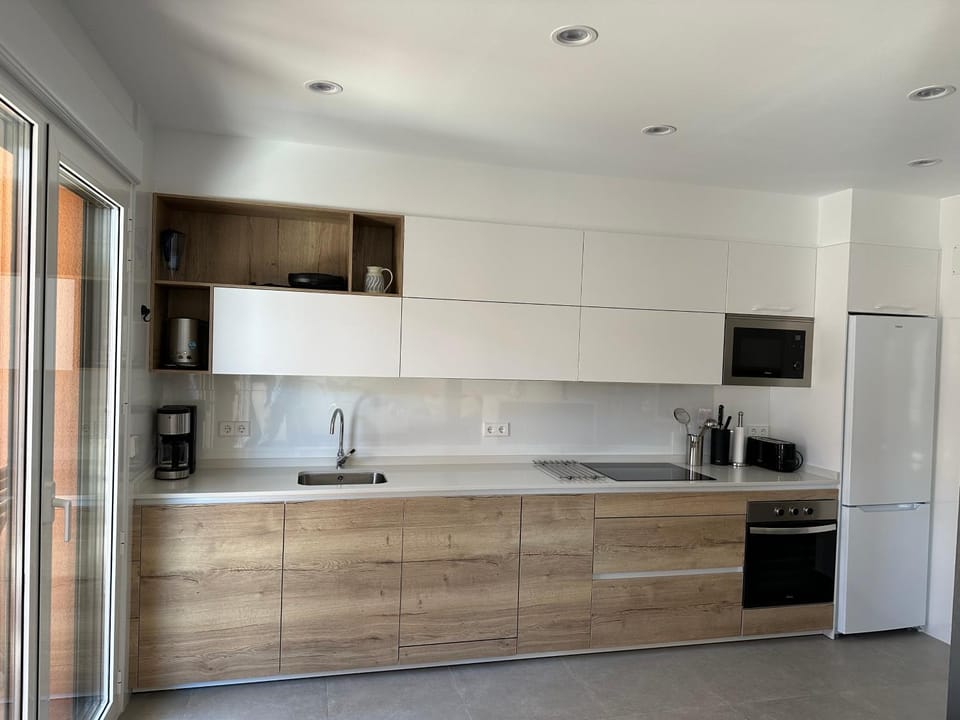 Communal lounge/ TV room, Communal kitchen, kitchen