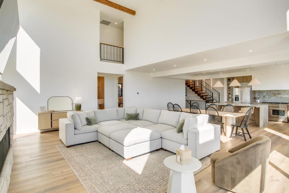Luxe Retreat w/ Theater Room: Walk to Bear Lake! House in Garden City