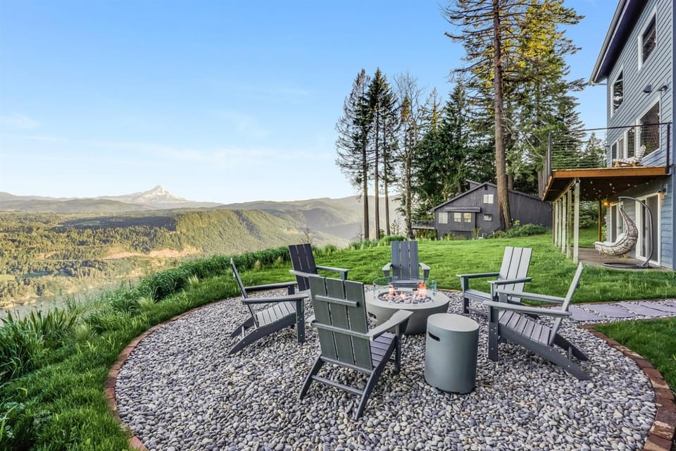 Unbeatable Mountain and River Views pinpointstays House in Underwood