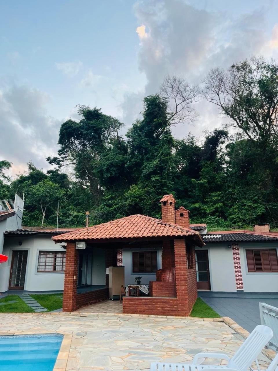Casa no Centro de Águas de Lindóia com Piscina House in Águas de Lindóia