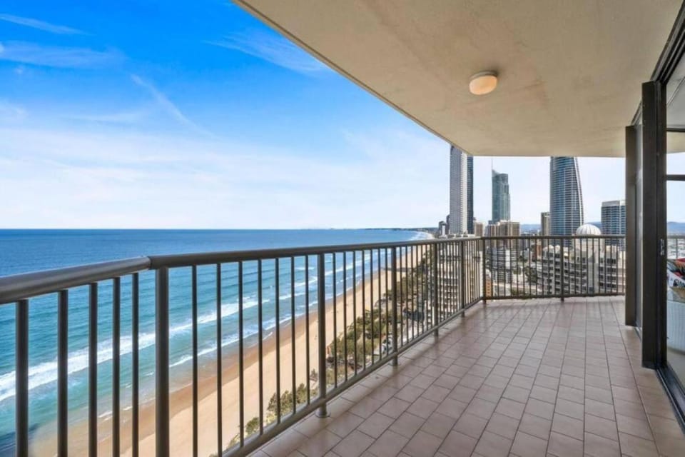 Level 29 - OceanFront 2B at Imperial Surf - Hosted by Coastal Letting Co. Apartment in Surfers Paradise