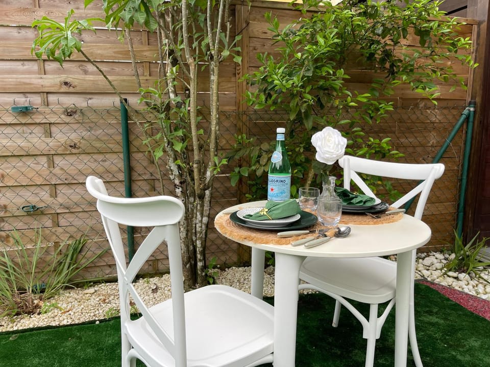 Patio, Spring, Day, Natural landscape, Garden, View (from property/room), View (from property/room), Dining area, Garden view, Garden view
