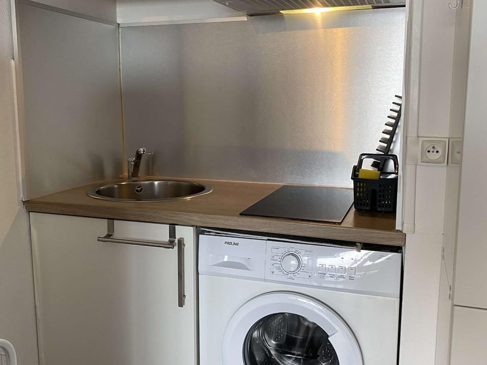 Confortable studio avec loggia fermée, 29m², wifi - FR-1-553-260 Apartment in Balaruc-les-Bains