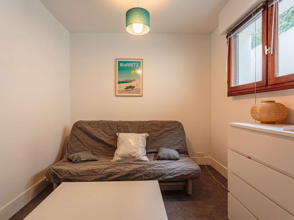 Studio rénové avec piscine, Wi-Fi, proche centre ville et plage - FR-1-3-610 Apartment in Biarritz