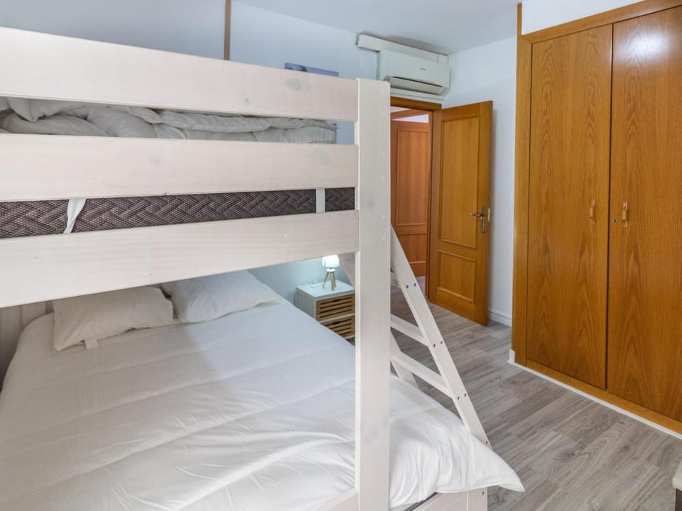 Apartamento Agradable en Llançà - Cerca de la Playa y con Aire Acondicionado - ES-228-187 Apartment in Alt Empordà