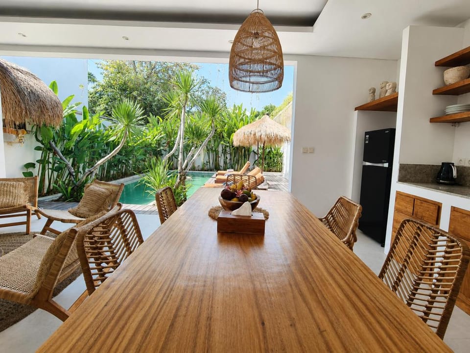 Day, Kitchen or kitchenette, Dining area, Swimming pool