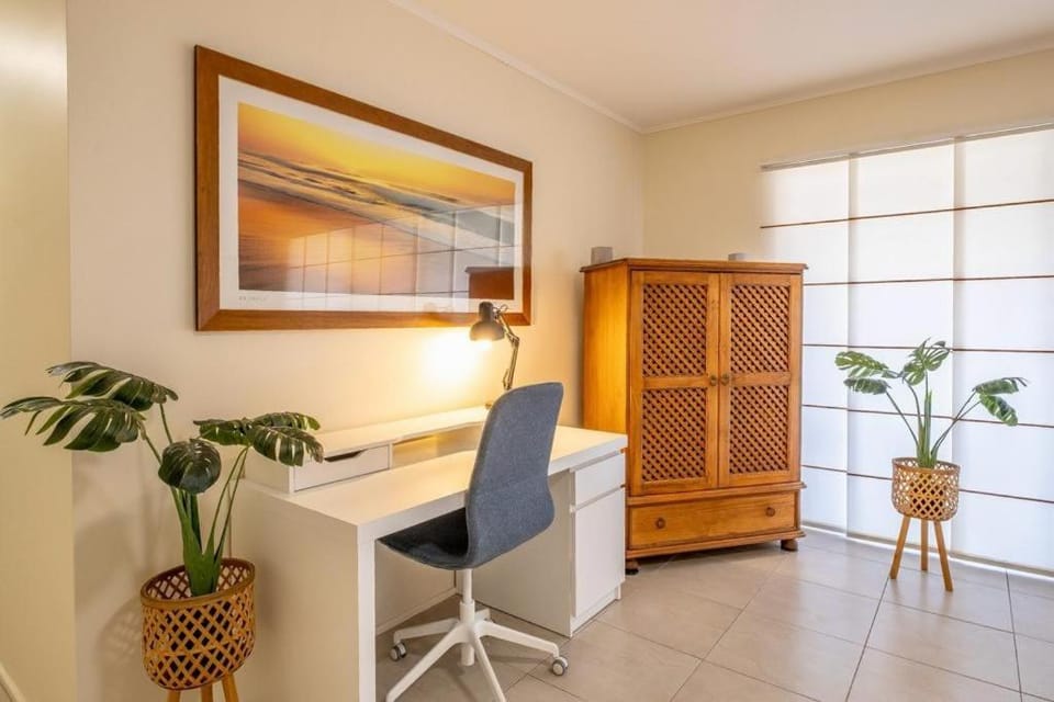 16 Sleep Family Group Getaway Apartment in Main Beach