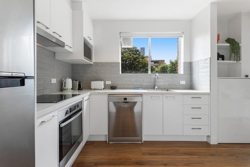Newly Renovated South Yarra 2BR Apt with parking Apartment in Melbourne