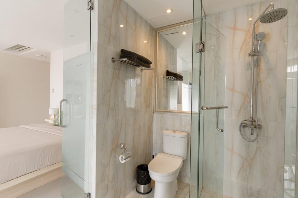 Toilet, Bathroom, towels