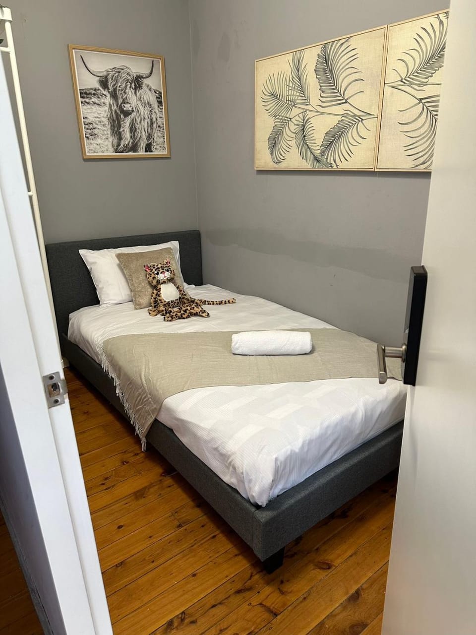 Cozy Single Room - Seconds to Central Station - Nearby CBD USYD UTS - Shared Bathroom Bed and Breakfast in Surry Hills