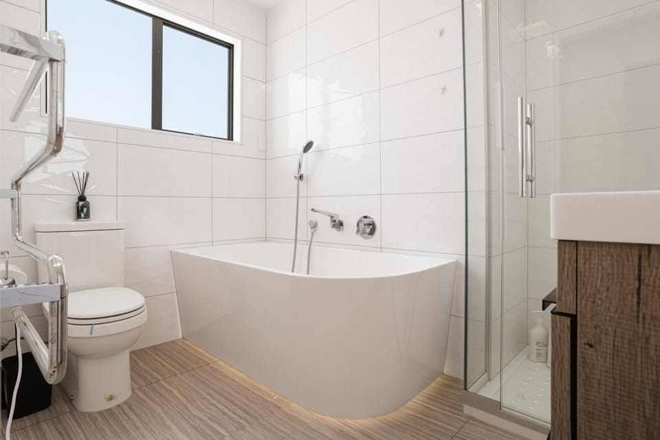 Shower, Toilet, Bathroom, Bath