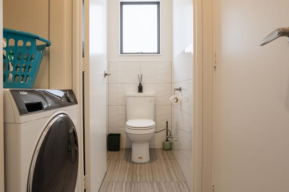 Toilet, washing machine