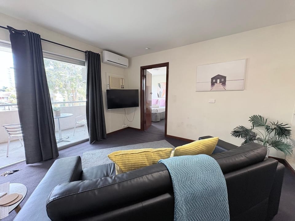 Living room, Seating area, Evening entertainment