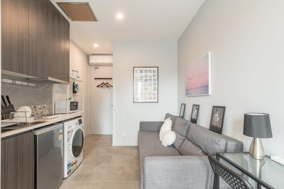 Modern Double Studio Room - AC - 1Mins to Central - Nearby Most Sydney Hotspots Bed and Breakfast in Surry Hills