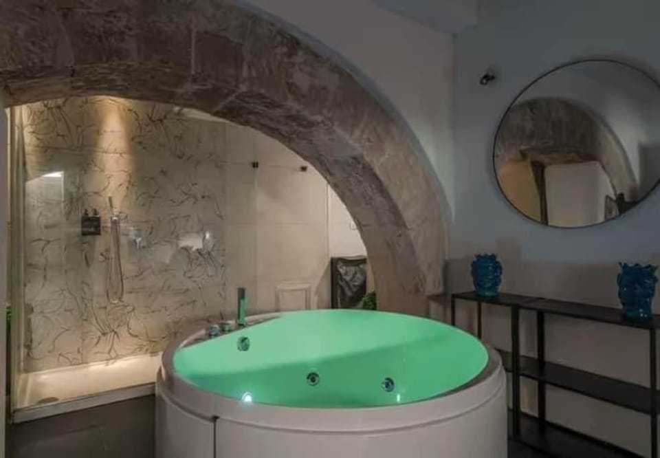 Judeka Suite Ortigia with Jacuzzi House in Syracuse