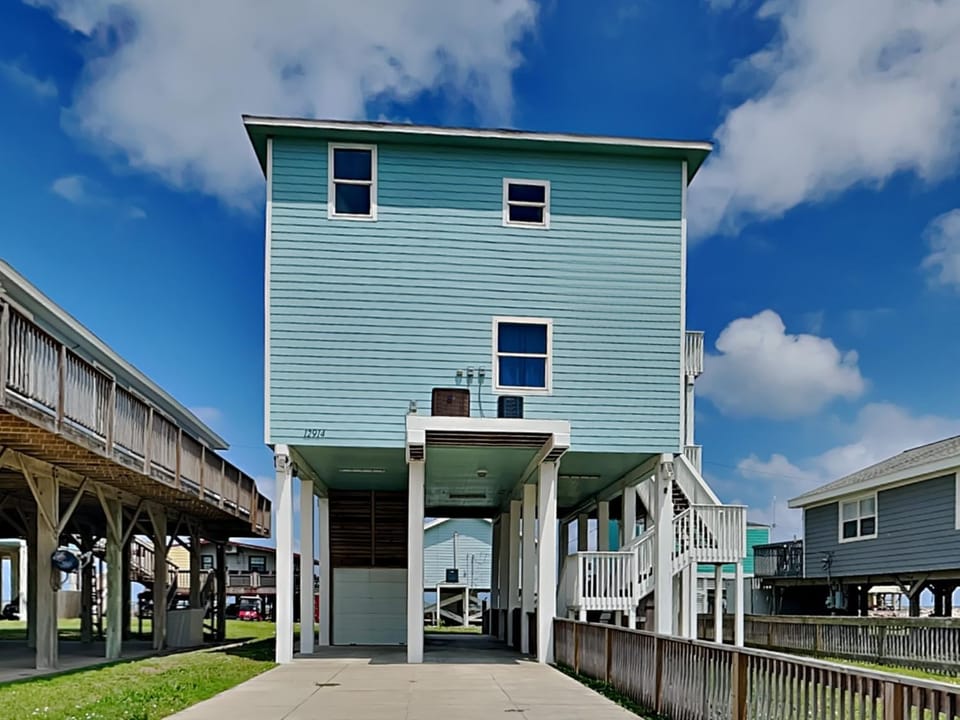 Property building, Facade/entrance, Parking
