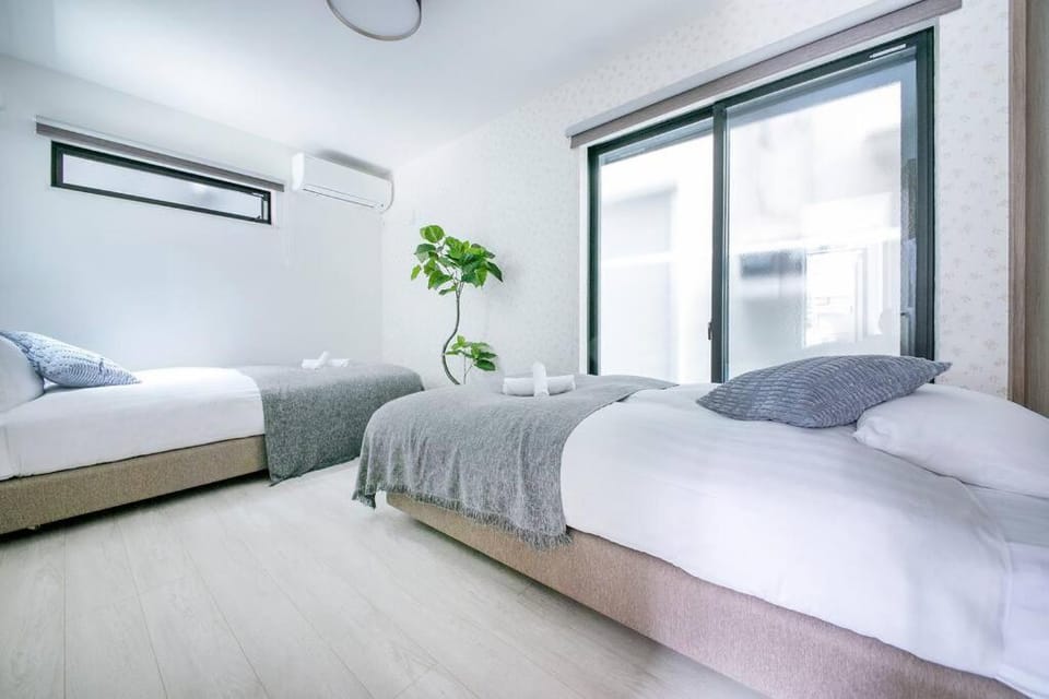 Bed, air conditioner