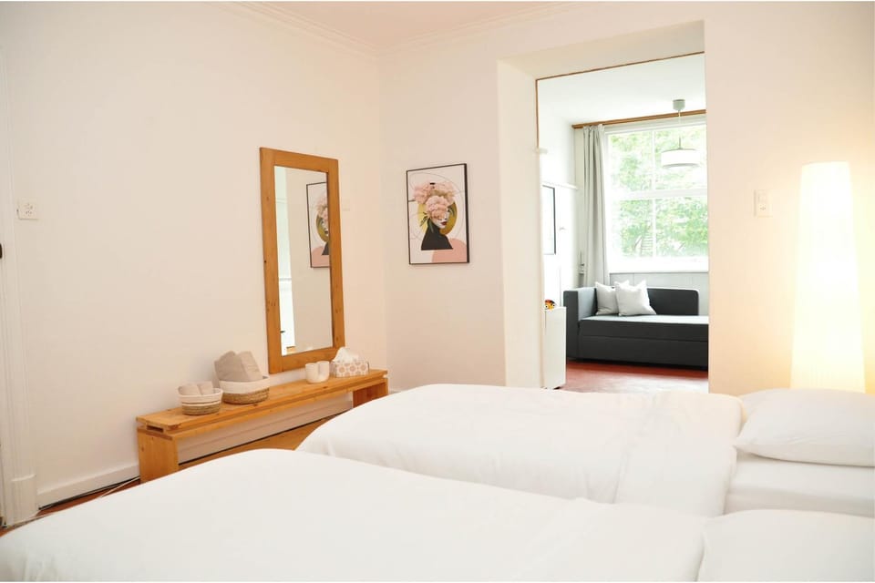 Photo of the whole room, Bedroom