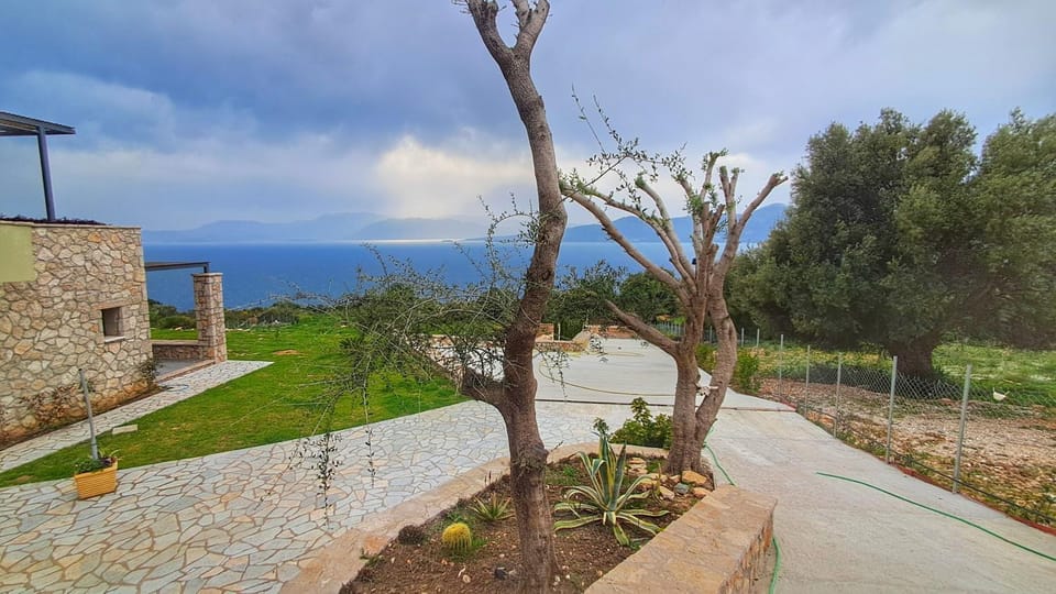 Casa Bonita 2 Bedroom apt with the Best view in Town! Apartment in Peloponnese, Western Greece and the Ionian