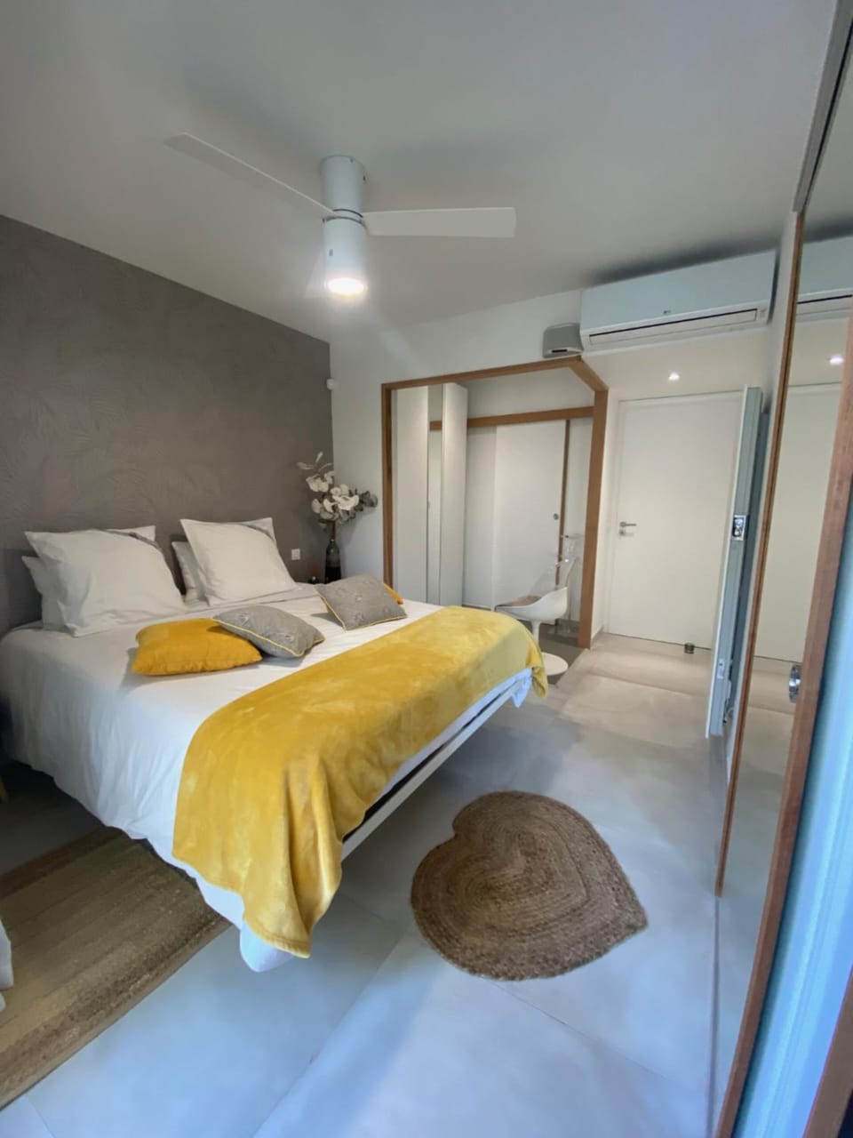 Bed, Photo of the whole room, Bedroom, wardrobe