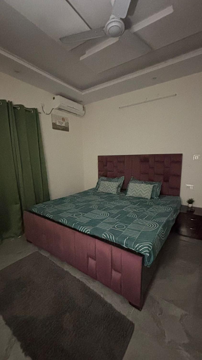 Bed, Photo of the whole room, Bedroom, air conditioner