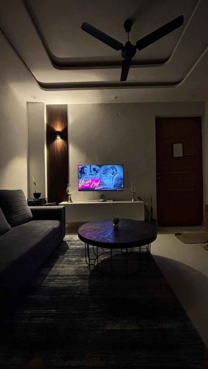 Communal lounge/ TV room, TV and multimedia, Living room, Seating area, Evening entertainment