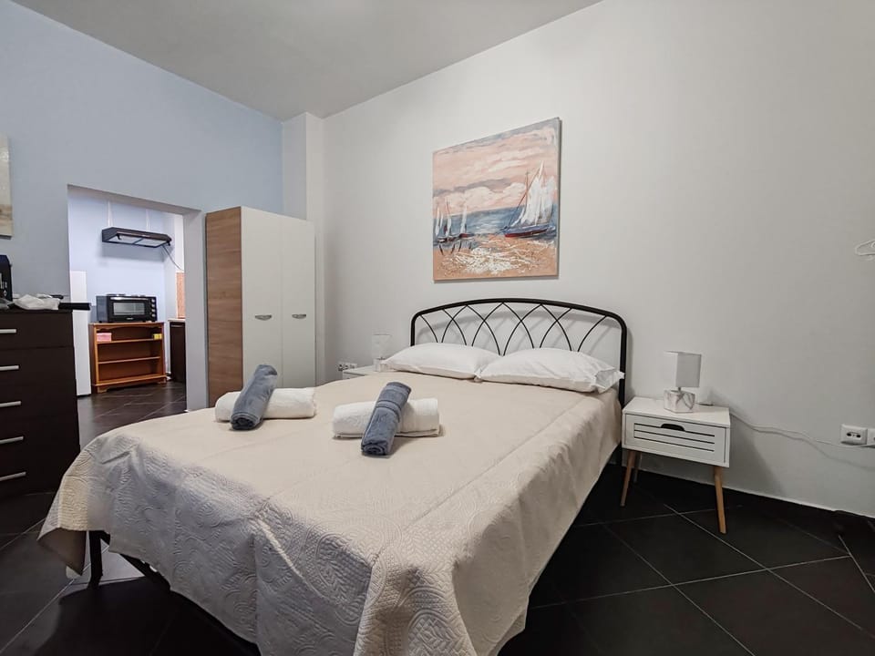 Bed, Photo of the whole room, Bedroom, towels, wardrobe