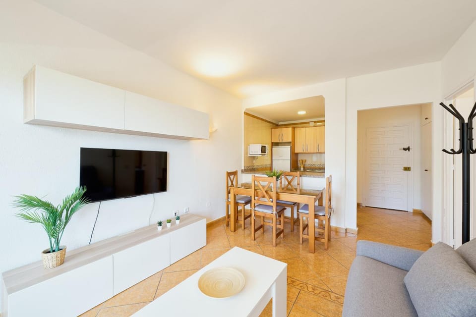 Playa y piscina con parque acuatico - Benalbeach Apartment in Benalmadena
