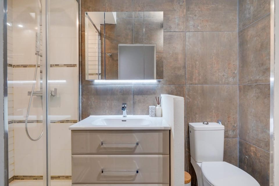 Shower, Bathroom