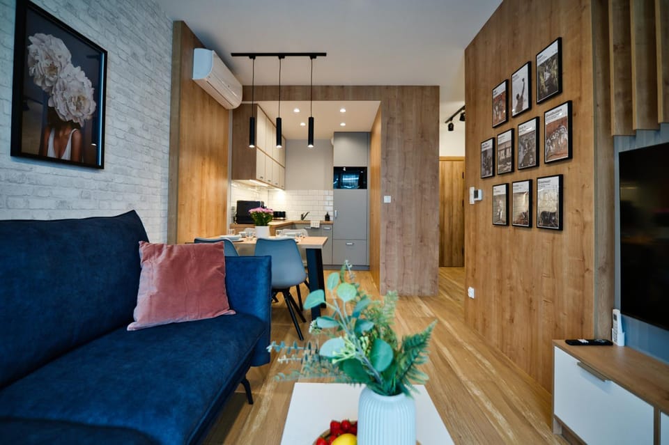 TV and multimedia, Kitchen or kitchenette, Living room, Seating area, Dining area, Evening entertainment