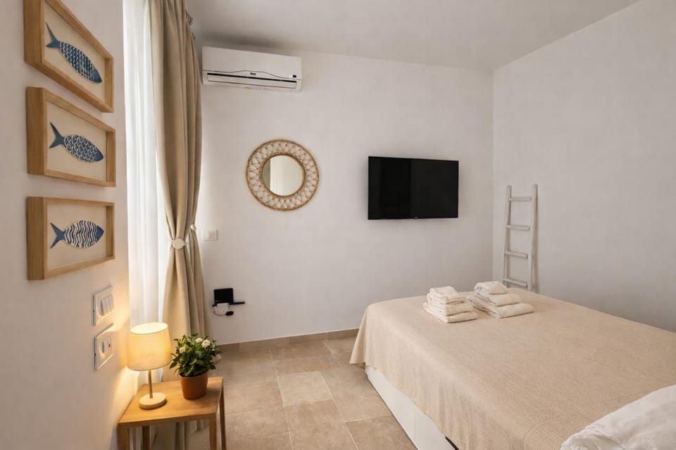Bed, TV and multimedia, Bedroom, air conditioner