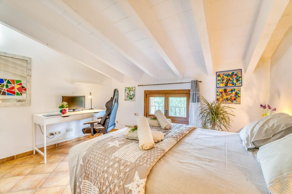 Bed, Bedroom