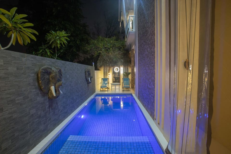 Night, Pool view
