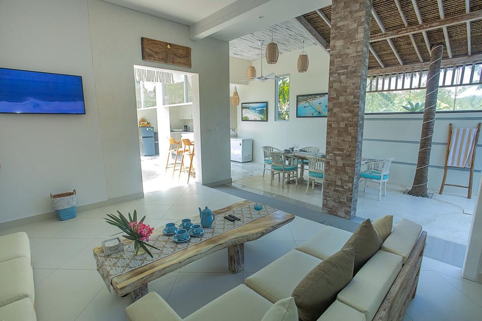 Communal lounge/ TV room