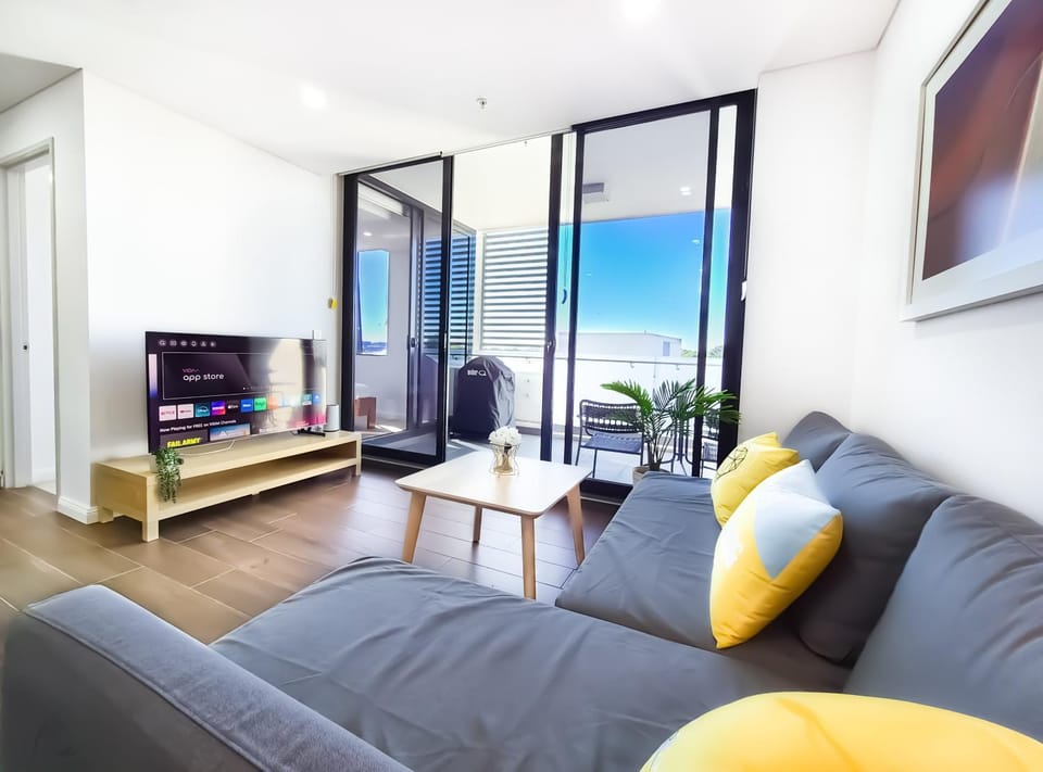Communal lounge/ TV room, TV and multimedia, Living room, Seating area, Evening entertainment