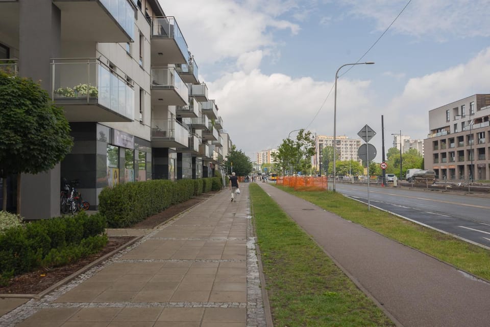 Property building, Neighbourhood, Location